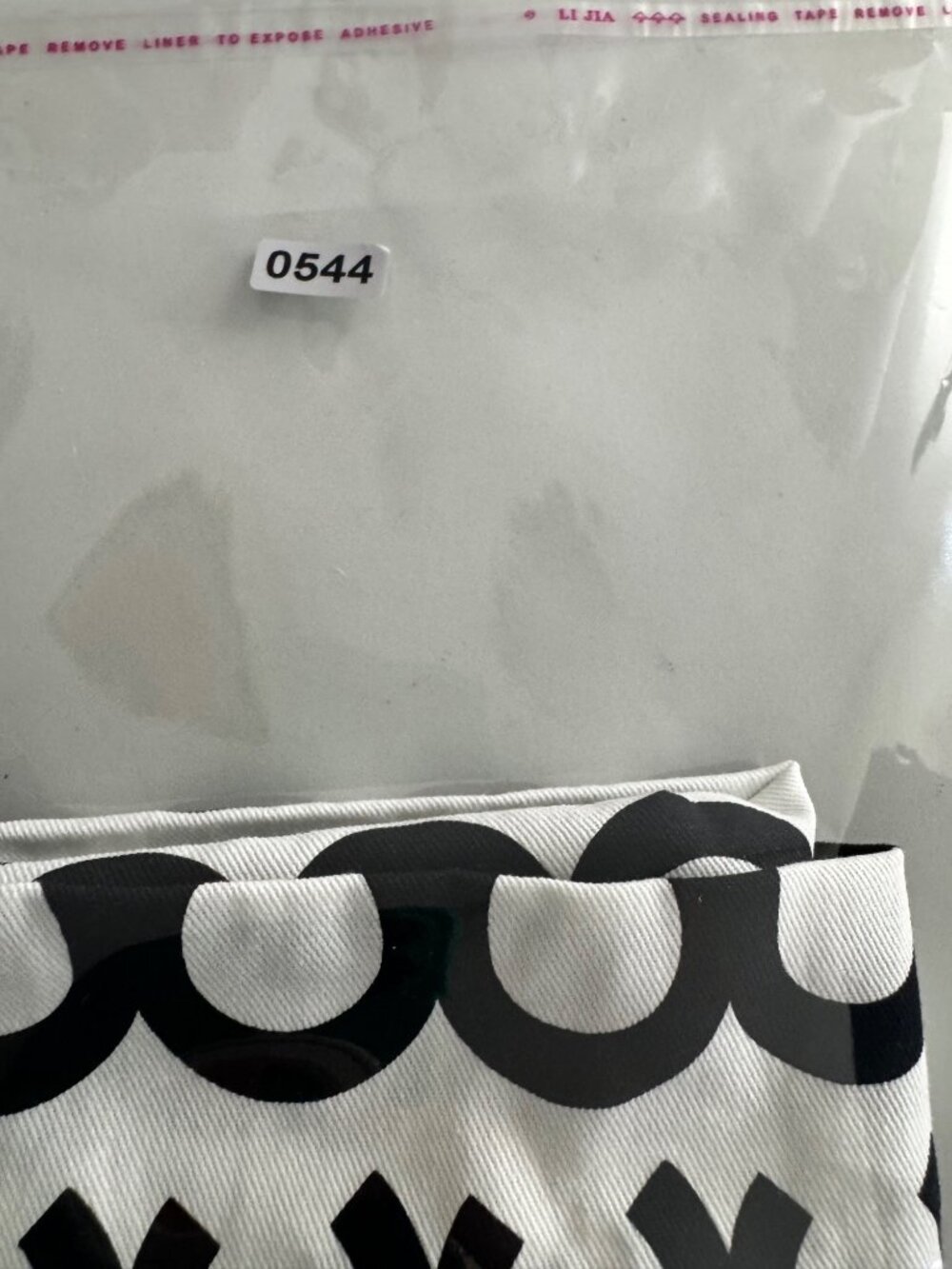 Marc Jacobs Monogram Dust Bag White And Black Drawstring - Picture 9 of 9